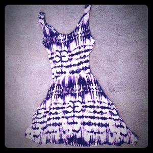 Stretchy dress with crisscrossed straps